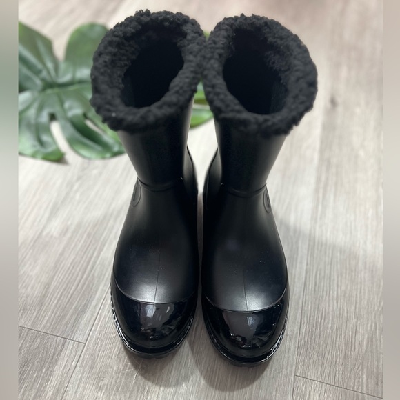 Michael Kors Montaigne Faux Shearling-Line PVC Rain Boot ✨brand new✨ No box - Picture 8 of 11